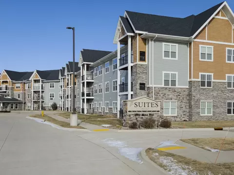 2592 Middle Rd #313, Bettendorf, IA 52722