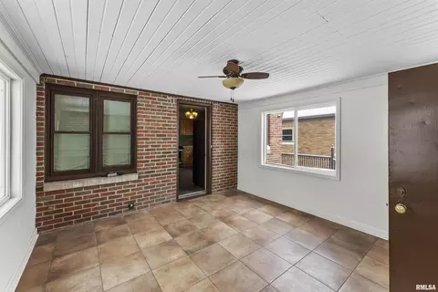 2434 29th St, Moline, IL 61265 photo 23