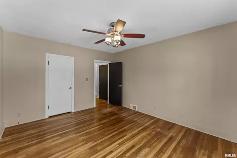 2434 29th St, Moline, IL 61265 photo 15