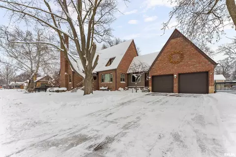 2434 29th St, Moline, IL 61265 photo 3