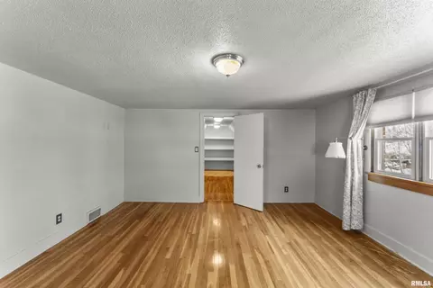 2434 29th St, Moline, IL 61265 photo 18