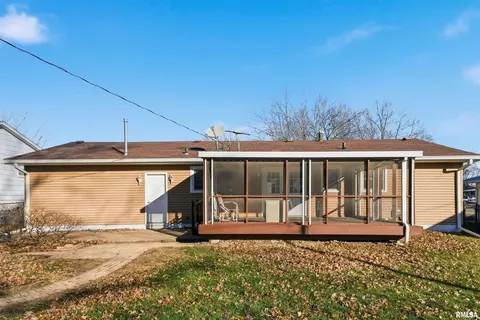 305 W Spring St, Eldridge, IA 52748 photo 22