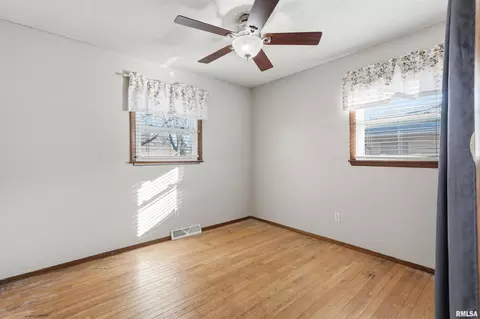 305 W Spring St, Eldridge, IA 52748 photo 13