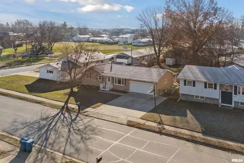 305 W Spring St, Eldridge, IA 52748 photo 30