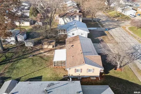 305 W Spring St, Eldridge, IA 52748 photo 29