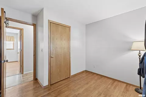 305 W Spring St, Eldridge, IA 52748 photo 10