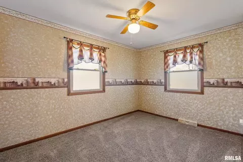 4 Manor Ct, Eldridge, IA 52748 photo 12