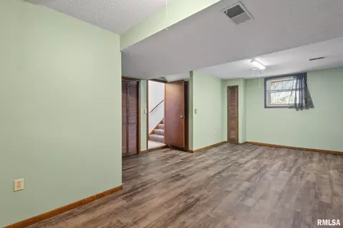 4 Manor Ct, Eldridge, IA 52748 photo 17