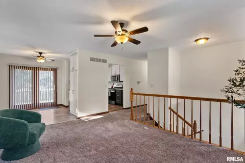 4 Manor Ct, Eldridge, IA 52748 photo 6