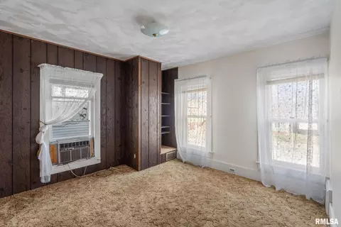 Bedroom - 2709 16th St, Moline, IL 61265 photo 2 of 7
