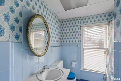 Bath - 2709 16th St, Moline, IL 61265 photo 1 of 4