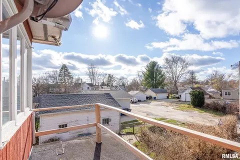 Exterior - 2709 16th St, Moline, IL 61265 photo 1 of 4
