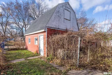 Exterior - 2709 16th St, Moline, IL 61265 photo 3 of 4