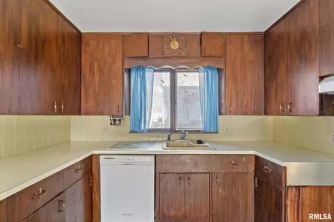Kitchen - 2709 16th St, Moline, IL 61265 photo 2 of 3