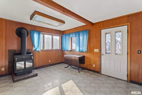 Living - 2709 16th St, Moline, IL 61265 photo 6 of 7