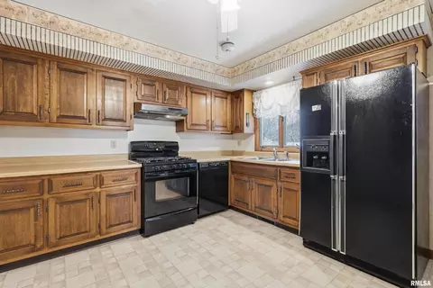 245 31st Ave, Moline, IL 61265 photo 8