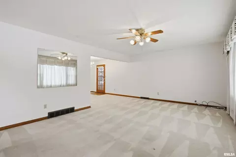 245 31st Ave, Moline, IL 61265 photo 4