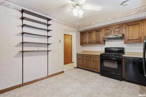 245 31st Ave, Moline, IL 61265 photo 9