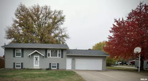 612 N 5th Pl, Eldridge, IA 52748