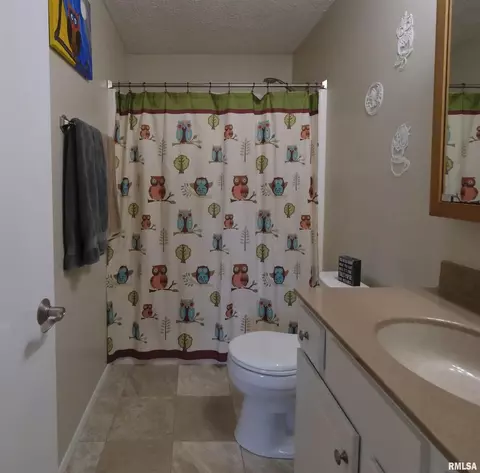 Bath - 612 N 5th Pl, Eldridge, IA 52748 photo 1 of 2