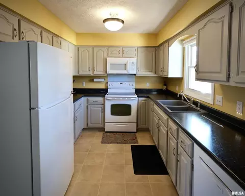 Kitchen - 612 N 5th Pl, Eldridge, IA 52748 photo 1 of 1