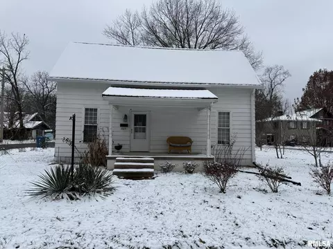 809 S Commercial St, Benton, IL 62812