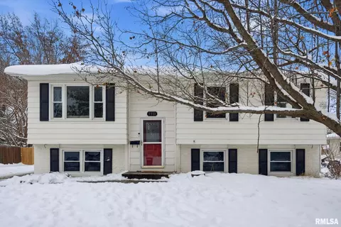 3511 Eldorado Dr, Bettendorf, IA 52722