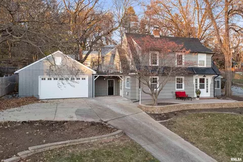 204 Greenwood Ave, Bettendorf, IA 52722