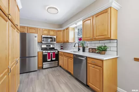 1840 37th St, Moline, IL 61265 photo 13