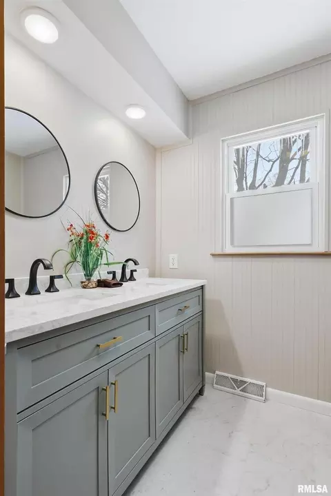 1840 37th St, Moline, IL 61265 photo 19