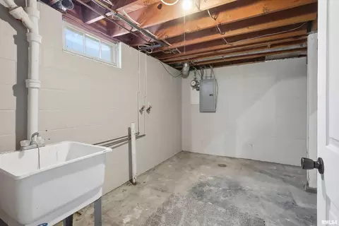 1840 37th St, Moline, IL 61265 photo 31