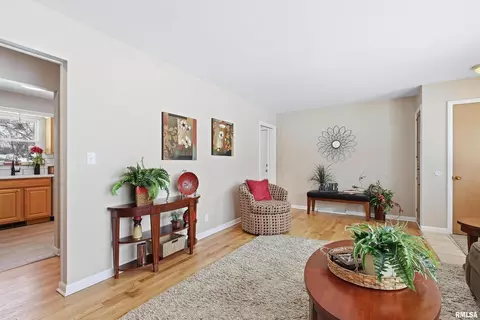 1840 37th St, Moline, IL 61265 photo 8