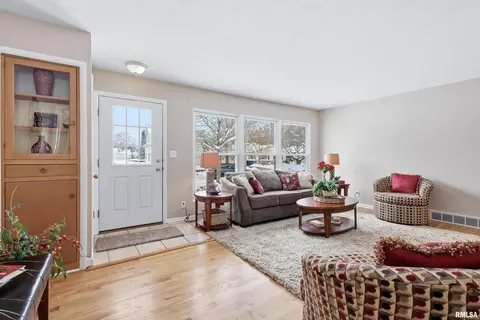 1840 37th St, Moline, IL 61265 photo 5