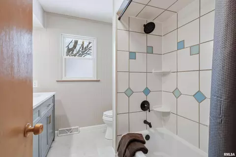 1840 37th St, Moline, IL 61265 photo 20
