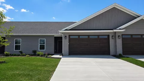 307 E Donahue St, Eldridge, IA 52748