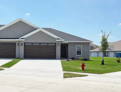 301 E Donahue St, Eldridge, IA 52748