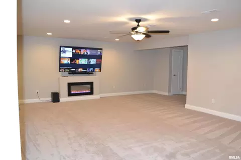 Living - 4605 Bellevue Dr, Springfield, IL 62711 photo 2 of 2