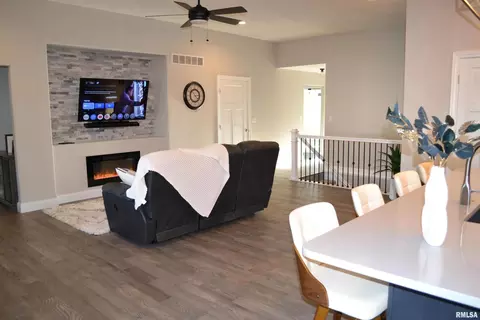 Living - 4605 Bellevue Dr, Springfield, IL 62711 photo 1 of 2