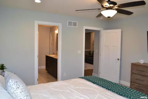 Bedroom - 4605 Bellevue Dr, Springfield, IL 62711 photo 2 of 5