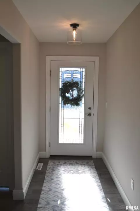 Entry Way - 4605 Bellevue Dr, Springfield, IL 62711 photo 1 of 2