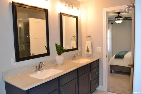 Bath - 4605 Bellevue Dr, Springfield, IL 62711 photo 1 of 2