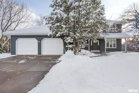 4705 Forest Grove Ct, Davenport, IA 52807