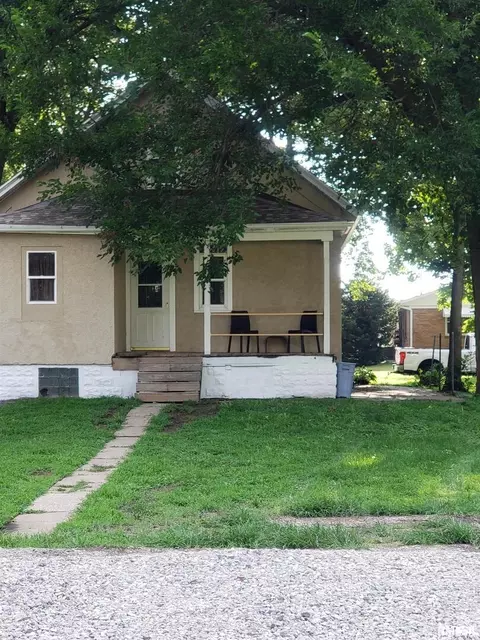Exterior - 212 44th St, Moline, IL 61265 photo 2 of 4