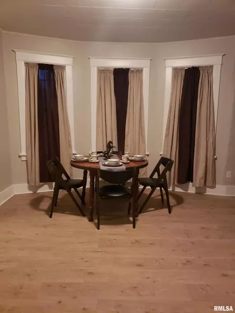 Dining - 212 44th St, Moline, IL 61265 photo 1 of 1
