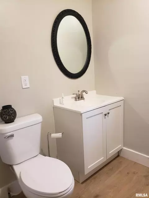 Bath - 212 44th St, Moline, IL 61265 photo 1 of 3