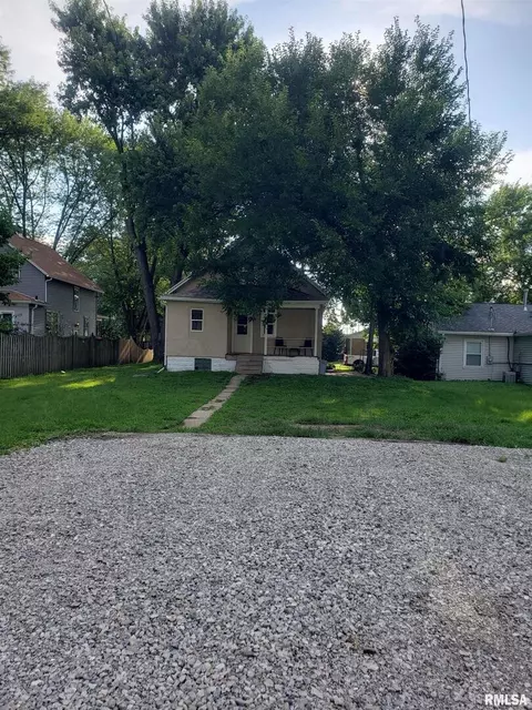 Exterior - 212 44th St, Moline, IL 61265 photo 3 of 4
