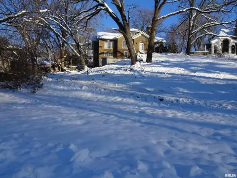 1515 Jersey Ridge Rd, Davenport, IA 52803
