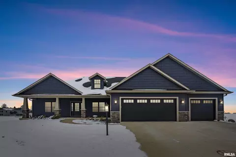 8 Foster Ct, Eldridge, IA 52748