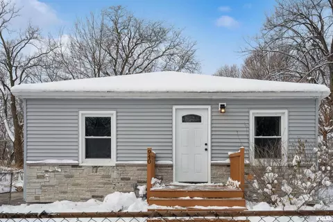 940 30th St, Bettendorf, IA 52722