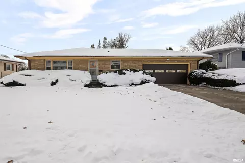 1901 W 38th St, Davenport, IA 52806